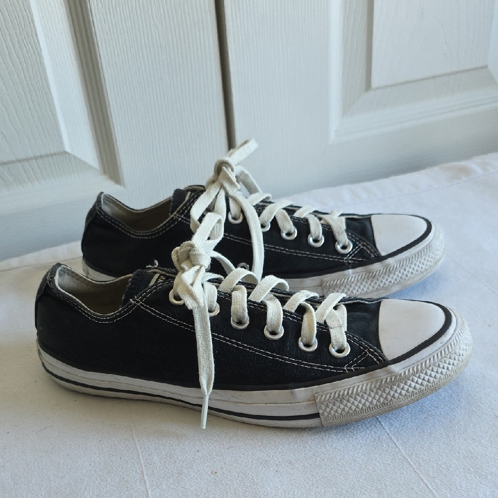 Converse All Star Black and White Sneakers Womens Size 8.5 Mens Size 6.5